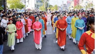 Cổ phục Việt hồi sinh từ đam mê của người trẻ