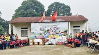 Đồn Biên phòng Trịnh Tường phối hợp tổ chức chương trình “Hành trình hy vọng”