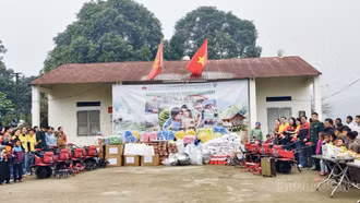 Đồn Biên phòng Trịnh Tường phối hợp tổ chức chương trình “Hành trình hy vọng”