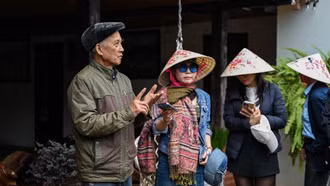 Vợ chồng U80 biến nhà sàn gần 100 tuổi thành homestay, đón khách như con cháu