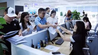 Hạnh phúc của dân là thước đo danh dự của công bộc nhân dân