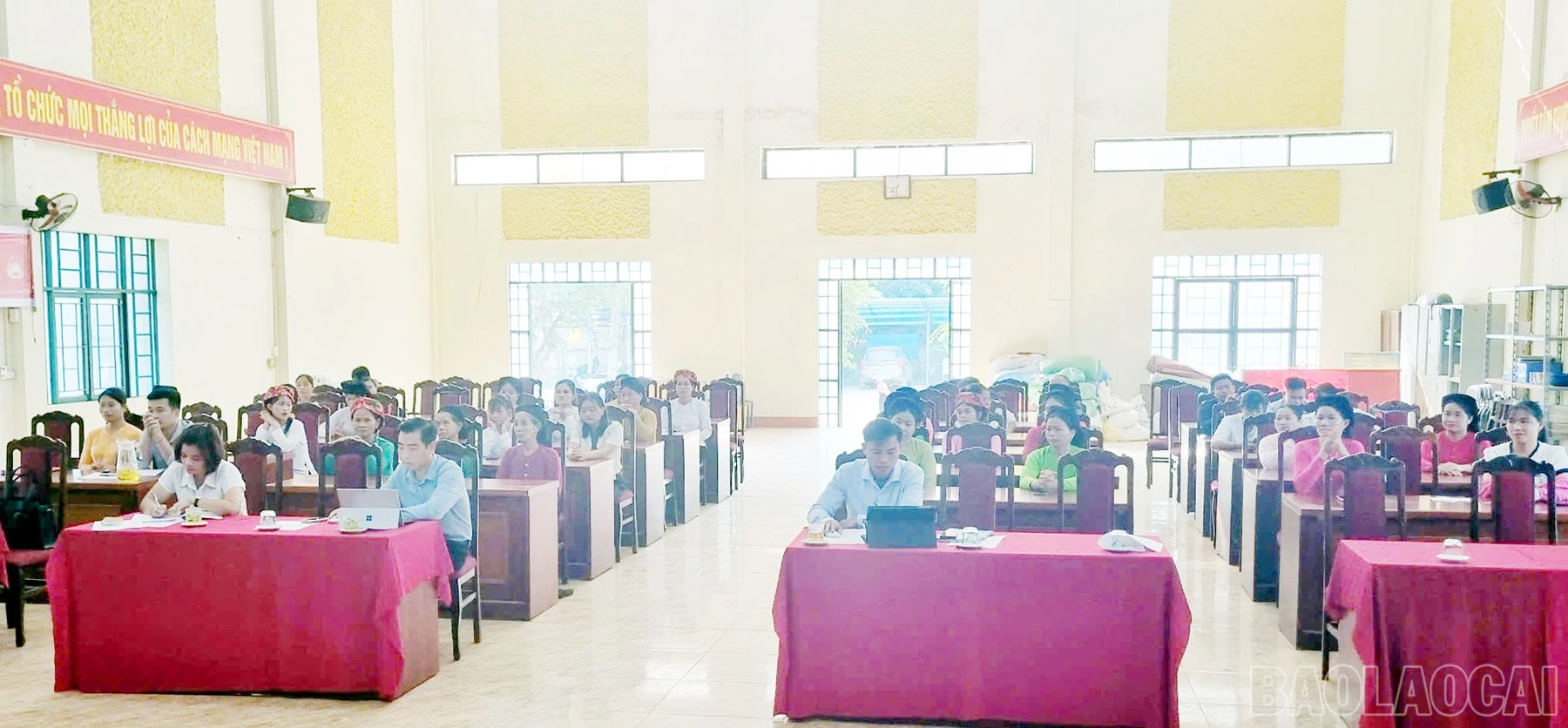 Các đại biểu dự hội nghị.