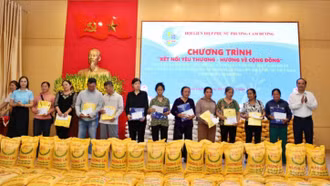 Cam Đường trao 96 suất quà cho hội viên phụ nữ có hoàn cảnh khó khăn