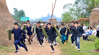 [Ảnh] Vui hội gánh nước