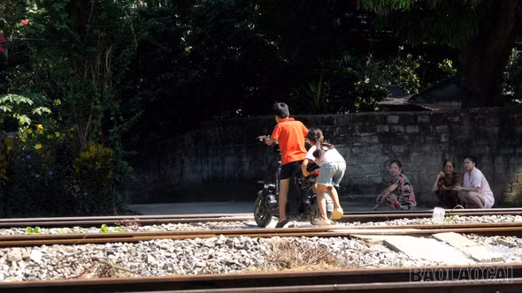 Lào Cai: 36 lối đi tự mở qua đường sắt ở Bảo Thắng tiềm ẩn nguy cơ tai nạn