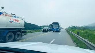 Ô tô khách lấn làn, vượt ẩu trên cao tốc Nội Bài – Lào Cai