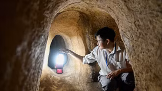 Thăm địa đạo Phú Thọ Hòa