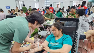 Tiếp nhận 406 đơn vị máu tại Ngày hội “Giọt hồng biên cương”