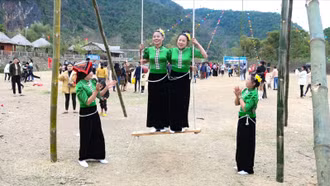 Dịp đầu xuân mới, khu dân cư bản Hốc tổ chức nhiều hoạt động văn hóa, văn nghệ thu hút du khách đến tham quan, trải nghiệm.