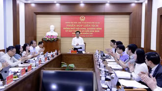 Đồng chí Trịnh Việt Hùng - Bí thư Tỉnh ủy, Chủ tịch HĐND tỉnh chủ trì phiên họp thống nhất dự thảo nội dung, chương trình Kỳ họp thường lệ cuối năm 2025 của HĐND tỉnh