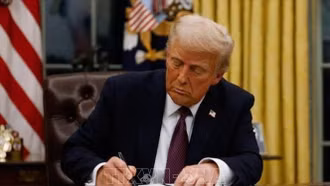 Tổng thống Mỹ ra lệnh áp thuế hàng hóa của Canada, Mexico và Trung Quốc