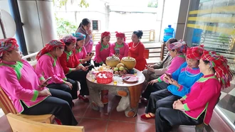 Xuân về trên áo mới người Giáy