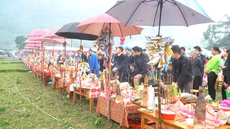 Hội xuân trên cánh đồng Tòng Xành, xã Cốc San