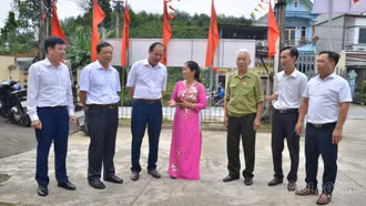 Trưởng thôn gương mẫu làm theo lời Bác