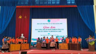 Phụ nữ Thải Giàng Phố chia sẻ kinh nghiệm truyền thông về bình đẳng giới