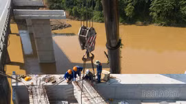 Dự án mở rộng cao tốc Nội Bài - Lào Cai: Các cây cầu đang dần hiện hữu