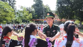 Tiết học biên cương nơi sông Hồng chảy vào đất Việt