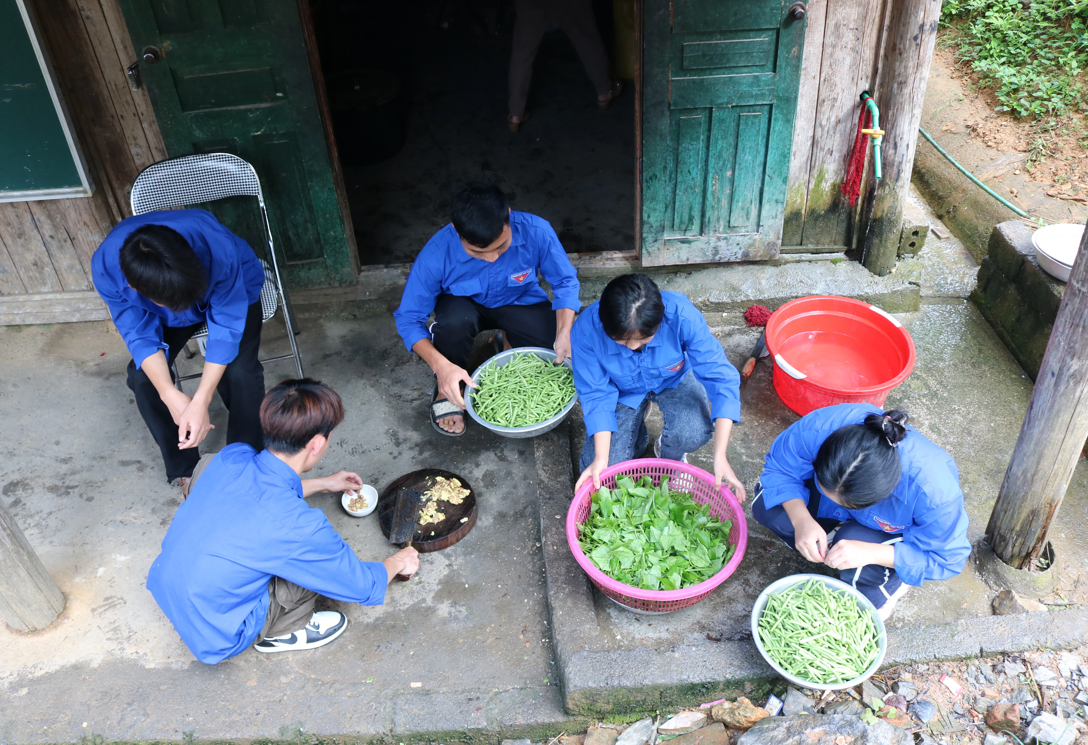 Huyện đoàn Si Ma Cai huy động nguồn lực, hỗ trợ các suất ăn trưa và ăn tối cho toàn bộ thí sinh ở nội trú.jpg