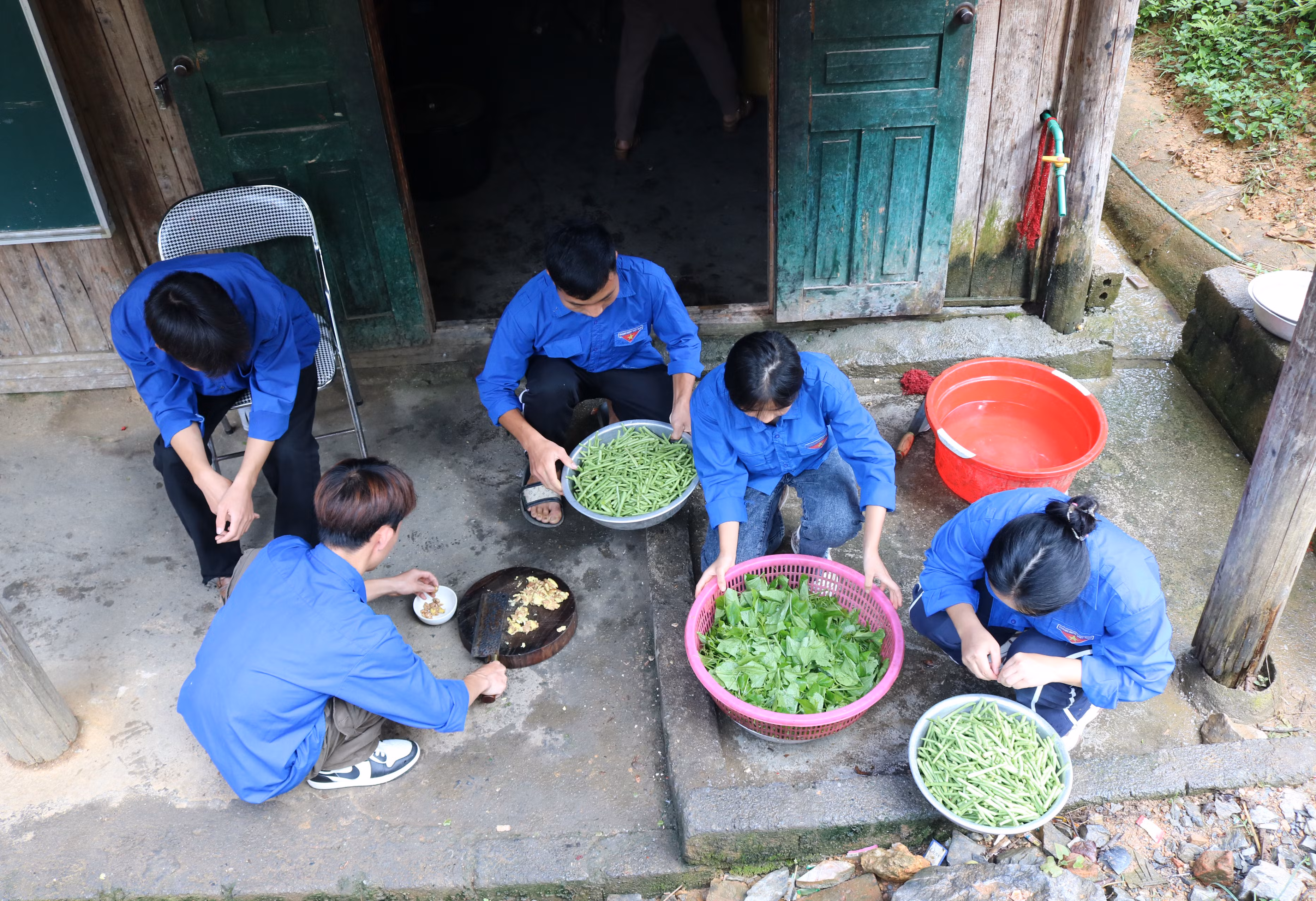 Huyện đoàn Si Ma Cai huy động nguồn lực, hỗ trợ các suất ăn trưa và ăn tối cho toàn bộ thí sinh ở nội trú.jpg