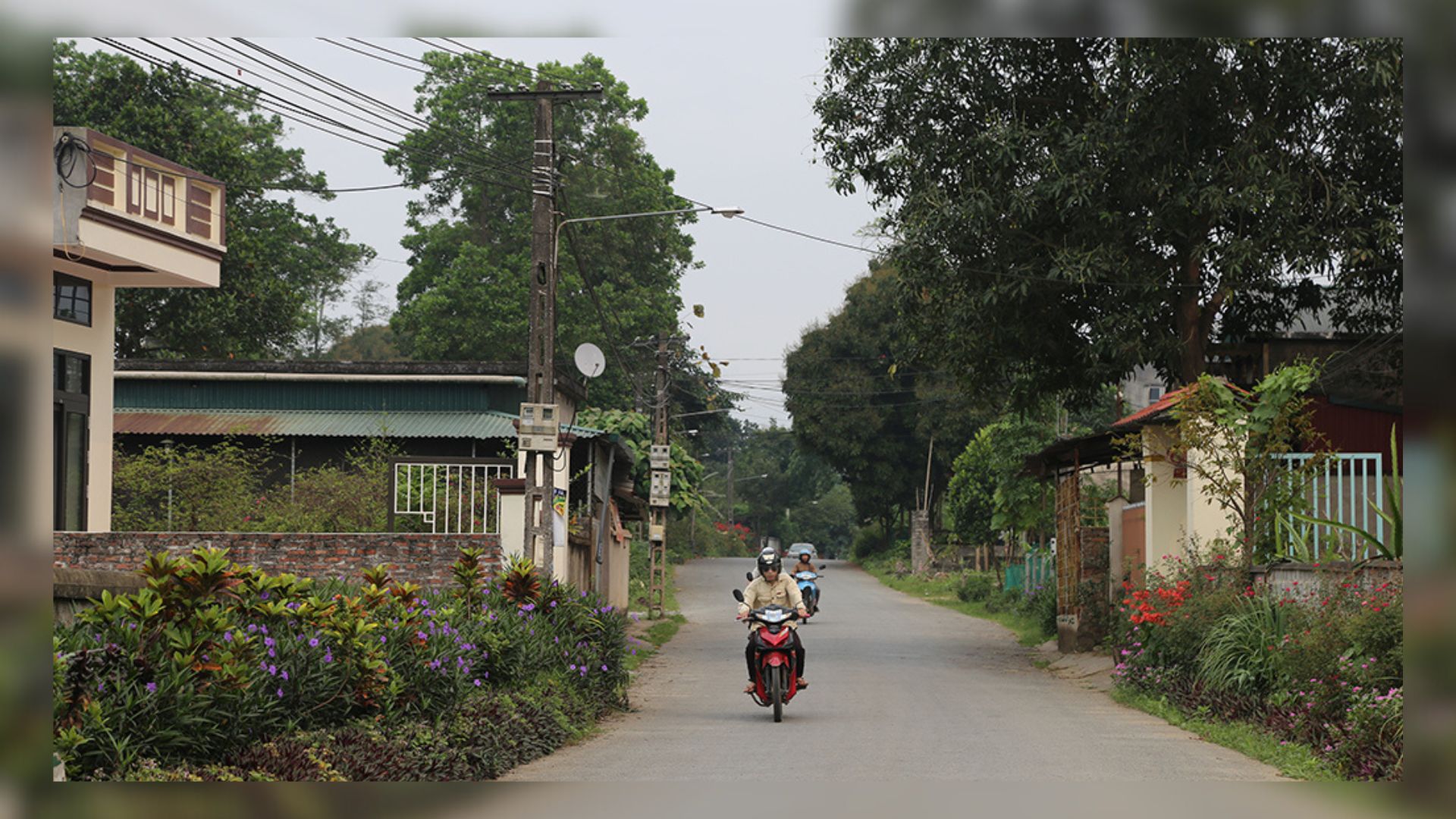 Về Bản Bay hôm nay, những ngôi nhà xây khang trang mọc lên san sát. Bản Bay ngày mới (5).jpg