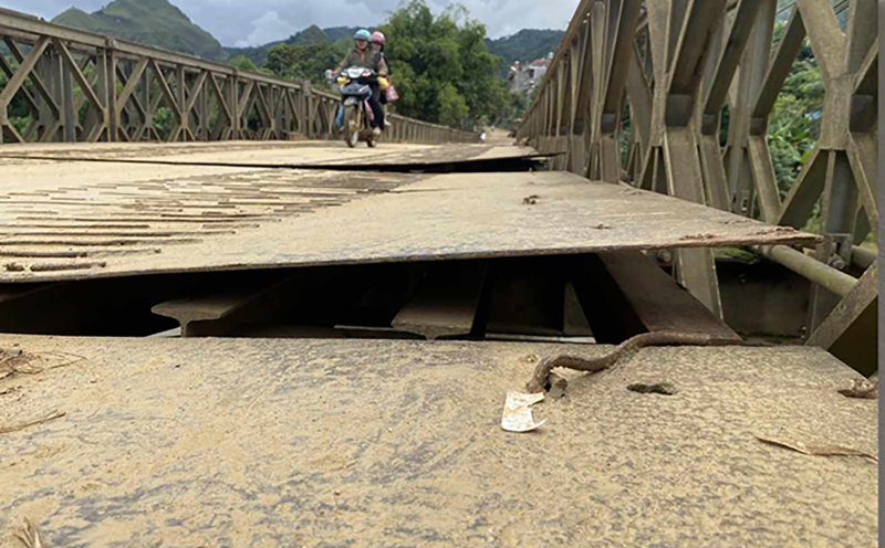 Cầu thép Dương Quỳ xuống cấp trầm trọng. Ảnh: Mạnh Dũng 3-3910.jpg