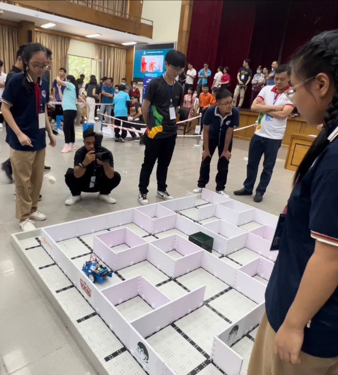 Màn thi đấu của học sinh thành phố Lào Cai. 387067698_908136761039384_1733720784085525019_n.jpg