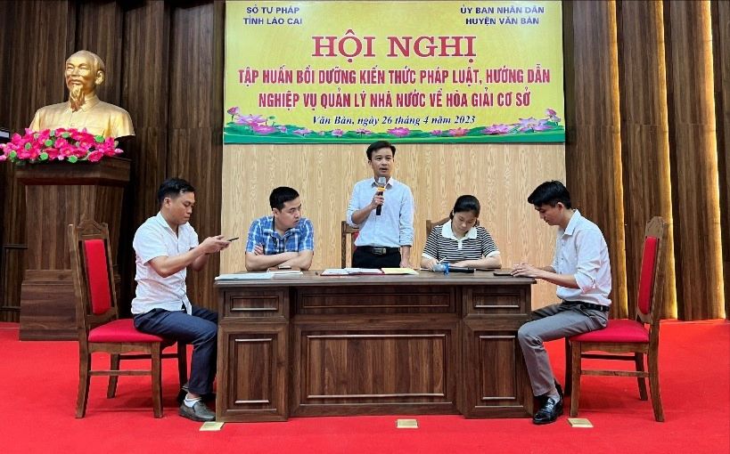 Các hoà giải viên được tham gia tập huấn, bồi dưỡng kiến thức pháp luật về hoà giải cơ sở. (Ảnh: Nguyễn Lê Hằng) 4 (1).jpg