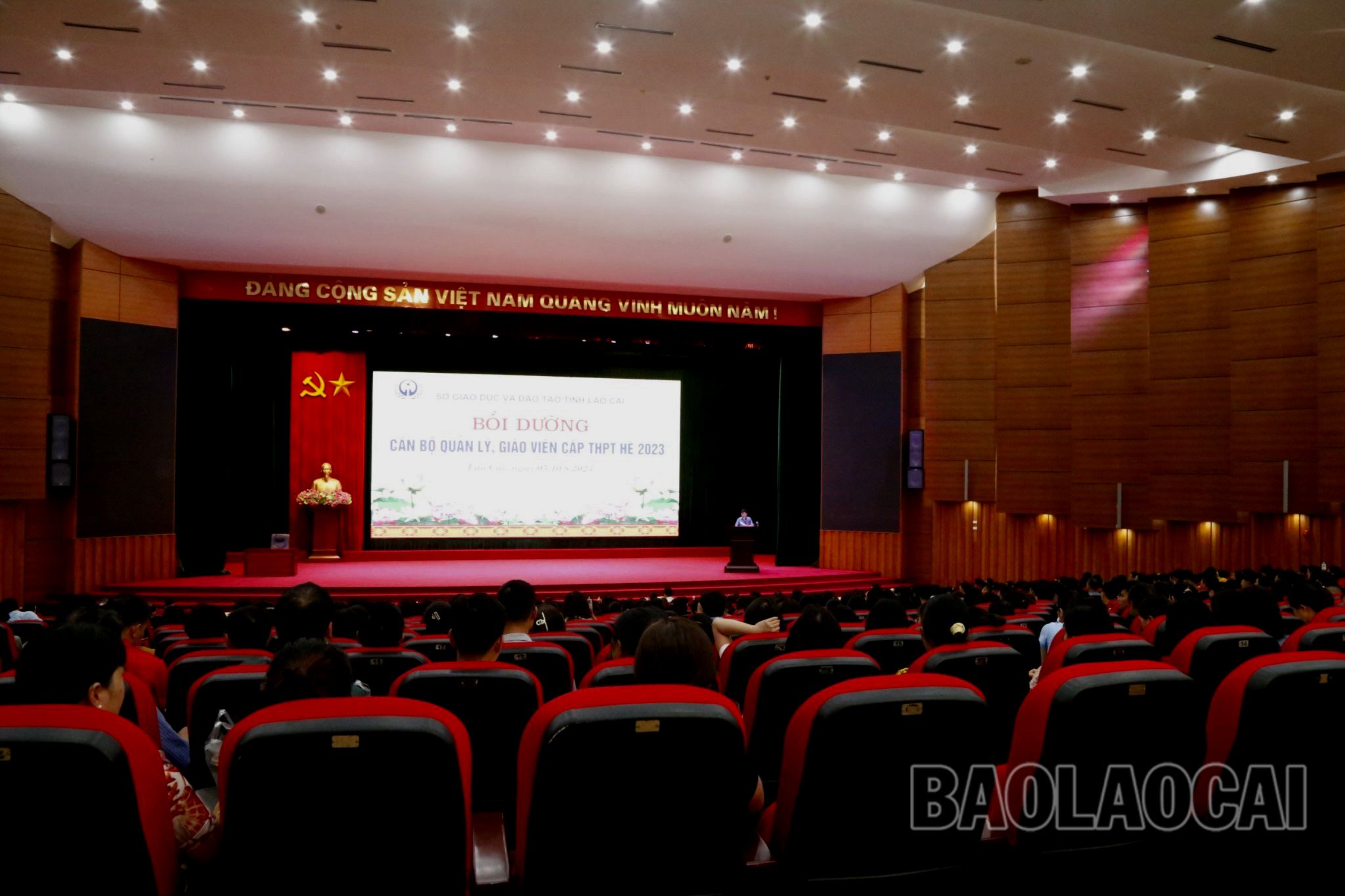 Quang cảnh lớp bồi dưỡng. z4577695186220_ed7decc419d11d003e170bca7d7431c7.jpg