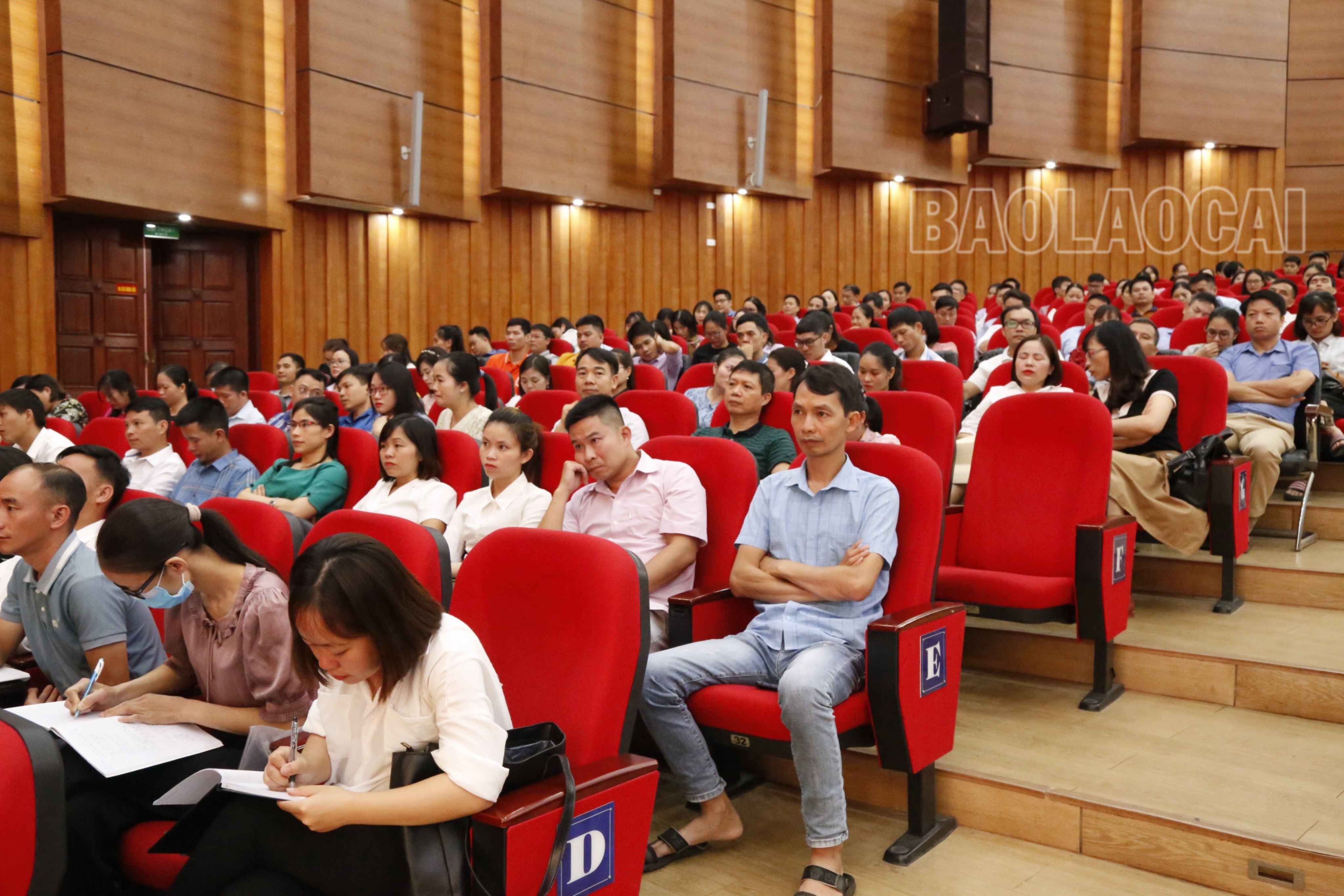 Các học viên là cán bộ, giáo viên cấp THPT trên địa bàn tỉnh. z4577588249669_73247ed885e230b37fecc7a6757af212.jpg