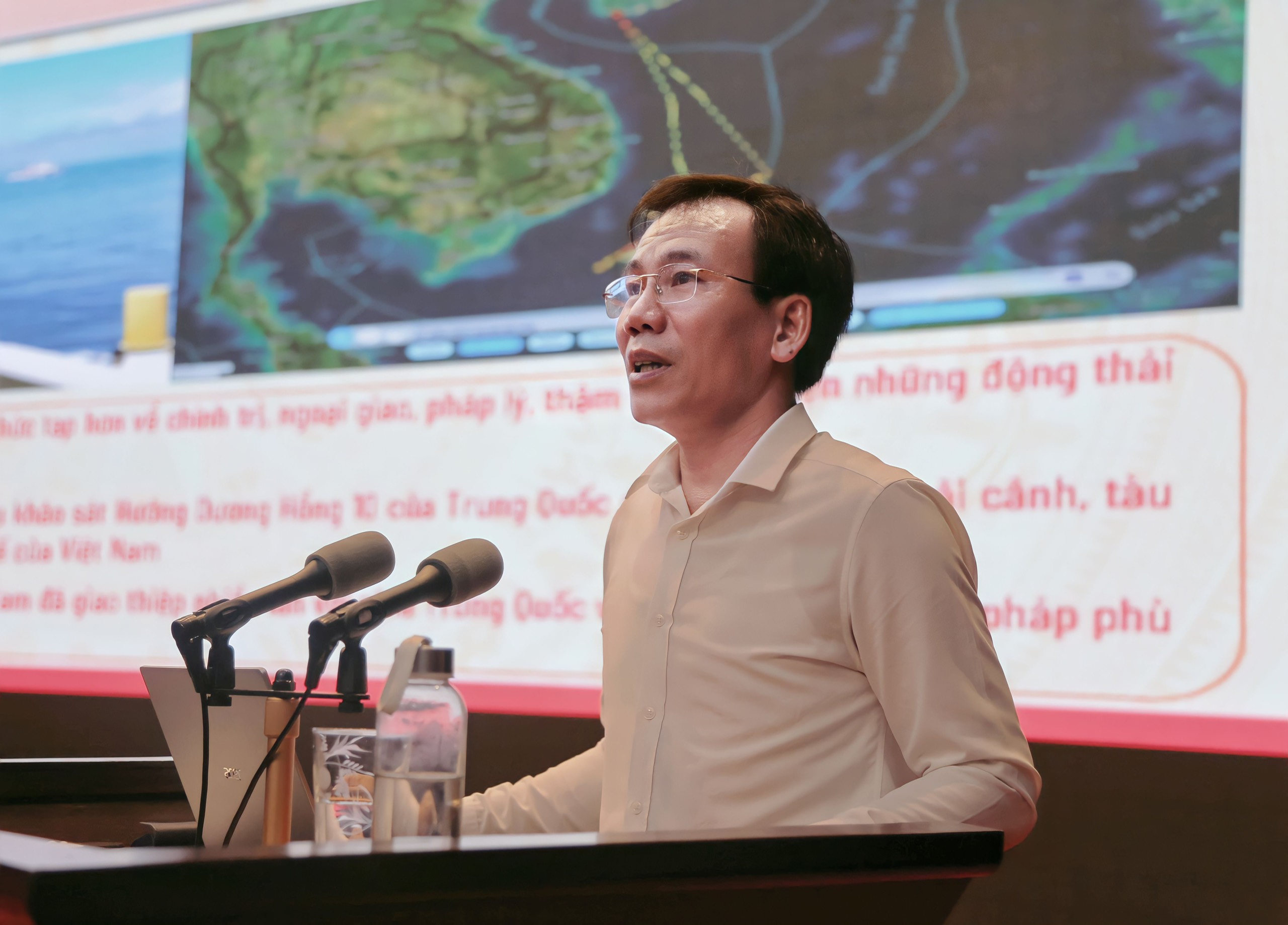Đồng chí Dương Đức Huy, Ủy viên Ban Thường vụ, Trưởng Ban Tuyên giáo Tỉnh ủy giảng chuyên đề về tình hình thời sự quốc tế, tình hình phát triển kinh tế của đất nước và của tỉnh 6 tháng đầu năm 2023. z4577692791262_003afea4d870f161e921075121c205c1.jpg