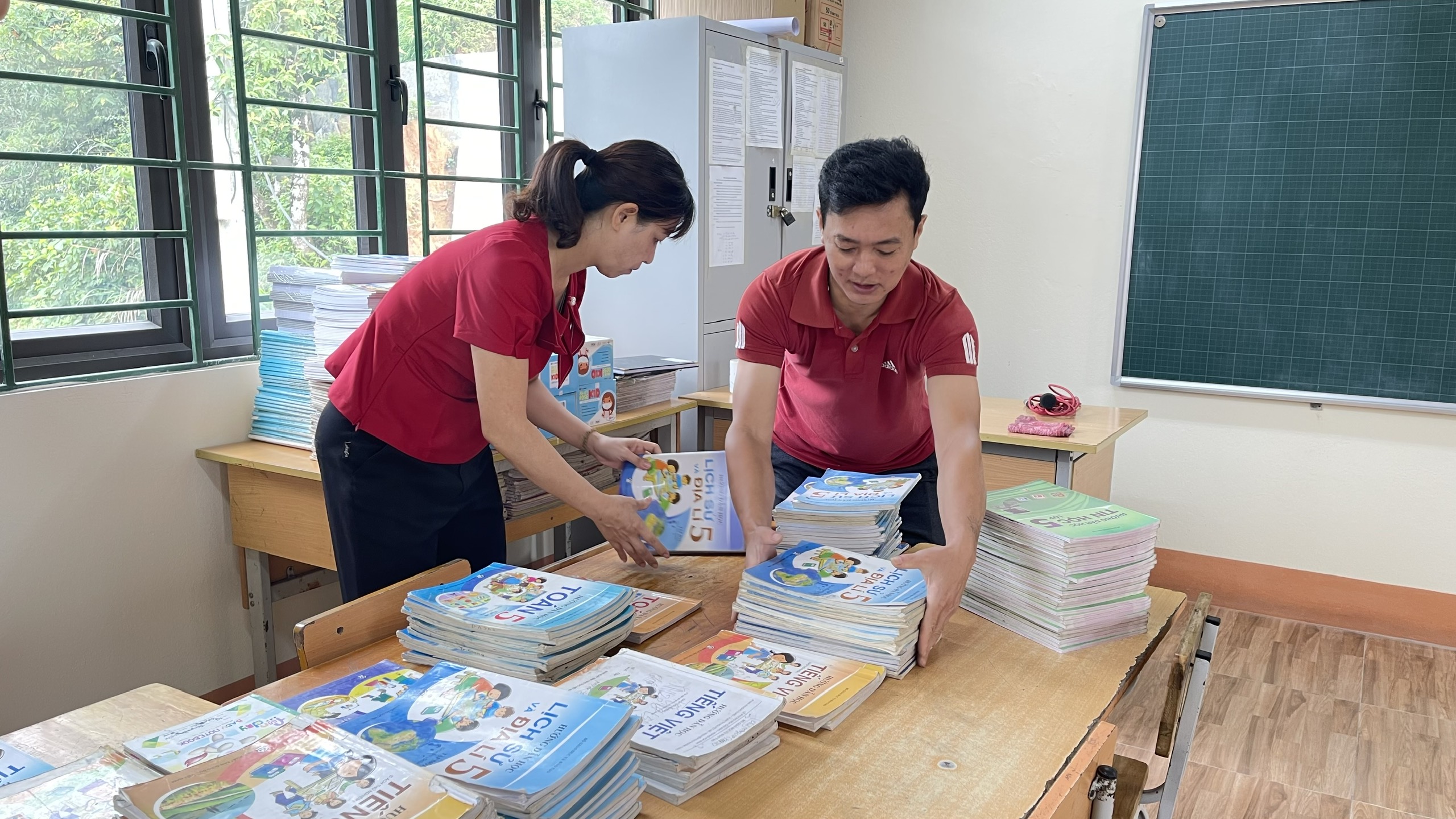 Các nhà xuất bản được lựa chọn đều là những đơn vị uy tín trong biên soạn, xuất bản sách giáo khoa. z4636715492170_66adabac55ef1c2829bfa20da4eedab9.jpg