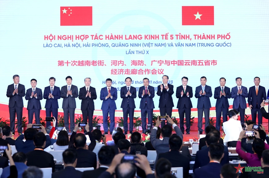 Các đại biểu tham dự Hội nghị chụp ảnh lưu niệm. Ảnh: Báo QĐND z4875633150178_c44b0c836c3dfde663f34fe72bc09b14.jpg