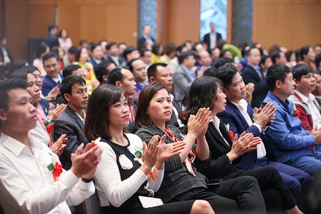 Các hộ nông dân tiêu biểu tham dự hội nghị. hoi-nghi-co-su-tham-gia-cua-tren-70-nong-dan-tieu-bieu-dai-dien-cho-102-trieu-ho-hoi-vien-hoi-nong-dan-tren-ca-nuoc-anh-vgpnhat-bac-154.jpg