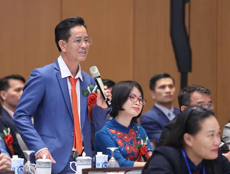 Đại biểu Nguyễn Văn Hữu, Giám đốc HTX Nông nghiệp và Thương mại Thanh Hải (Lục Ngạn, Bắc Giang) nêu ý kiến tại hội nghị. Ảnh: Chinhphu.vn img8890-1703926896236139740156-8287.jpg