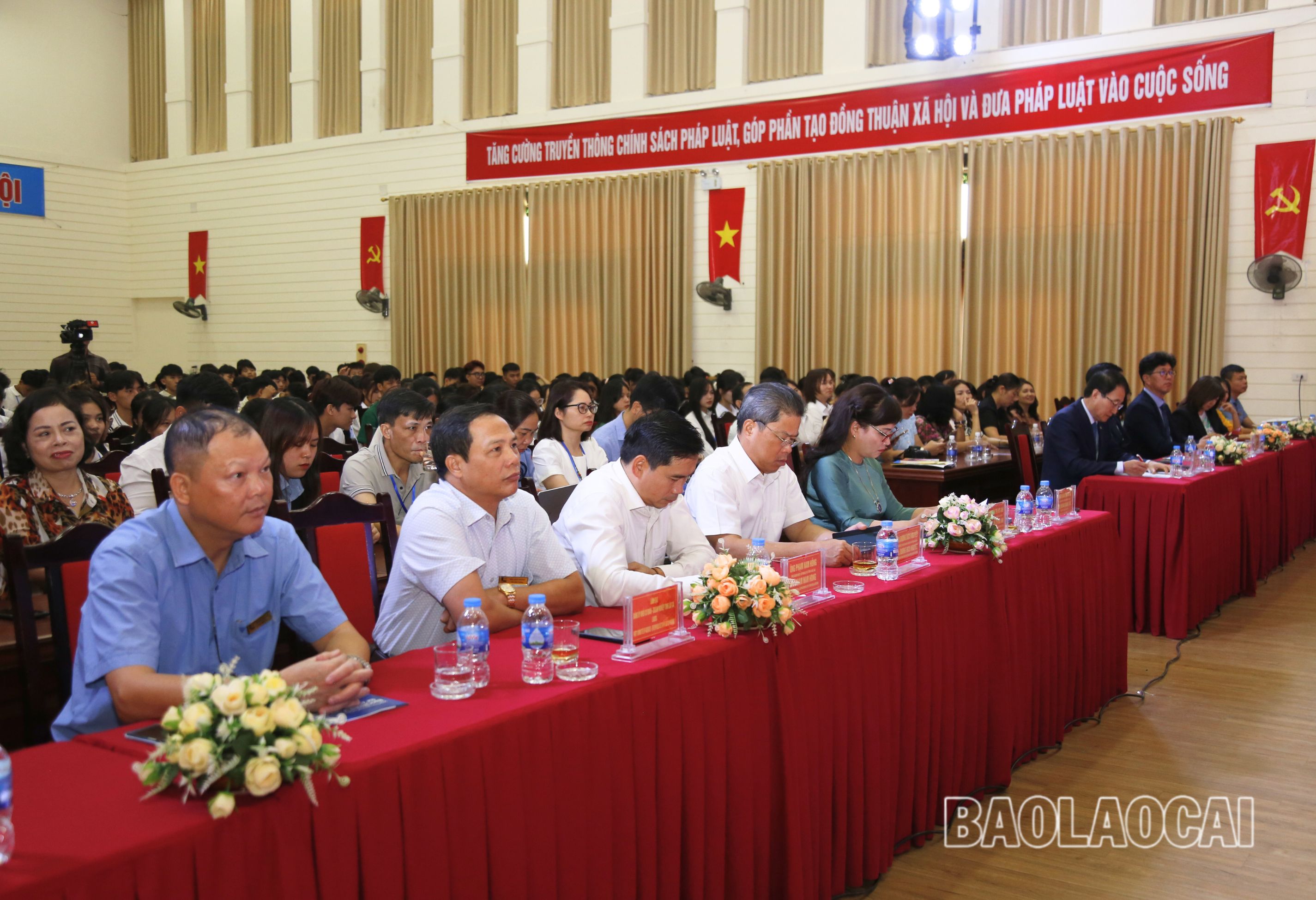 Các đại biểu dự lễ ký kết. 1.jpg