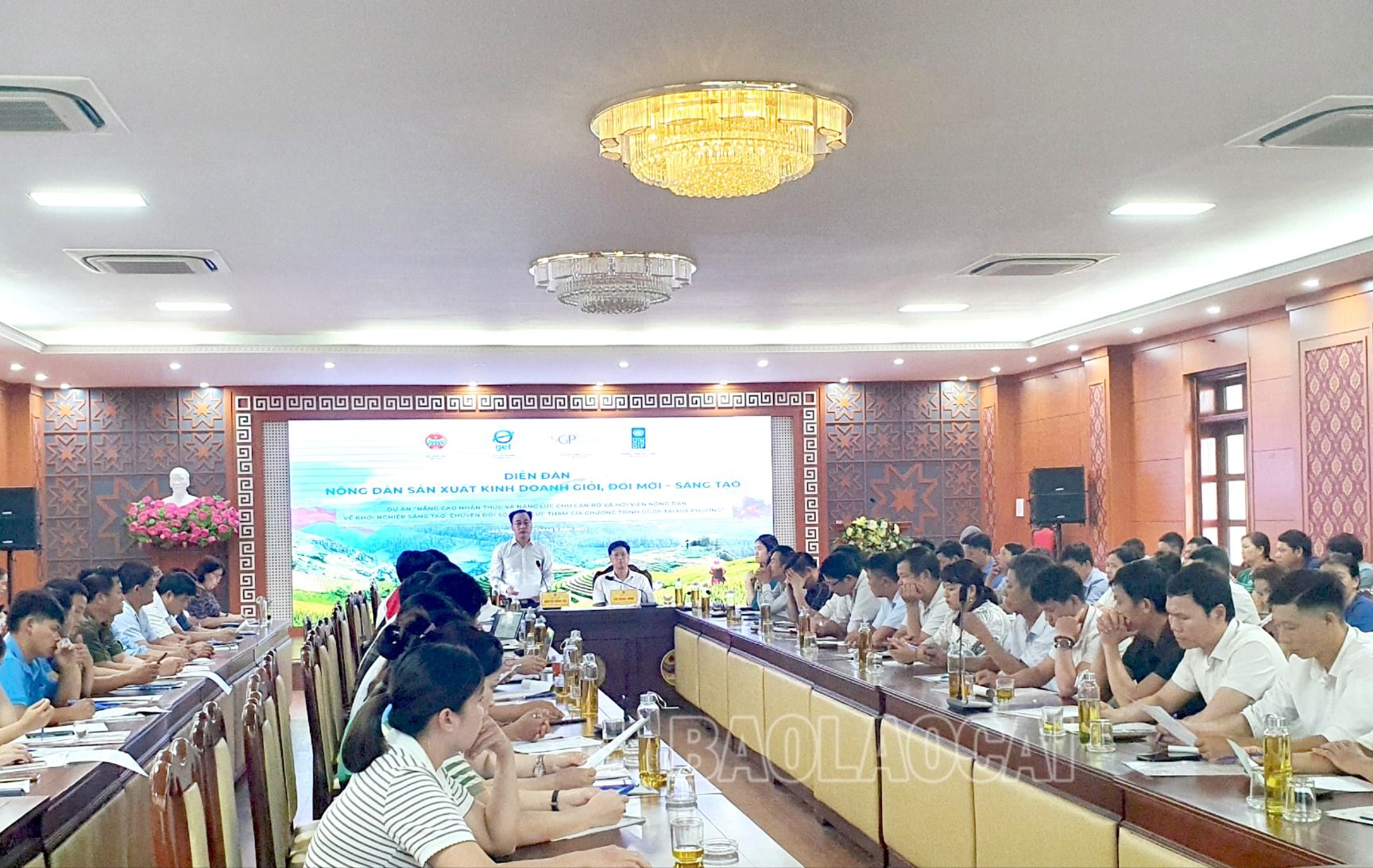 Các đại biểu tham dự diễn đàn. toàn cảnh.jpg