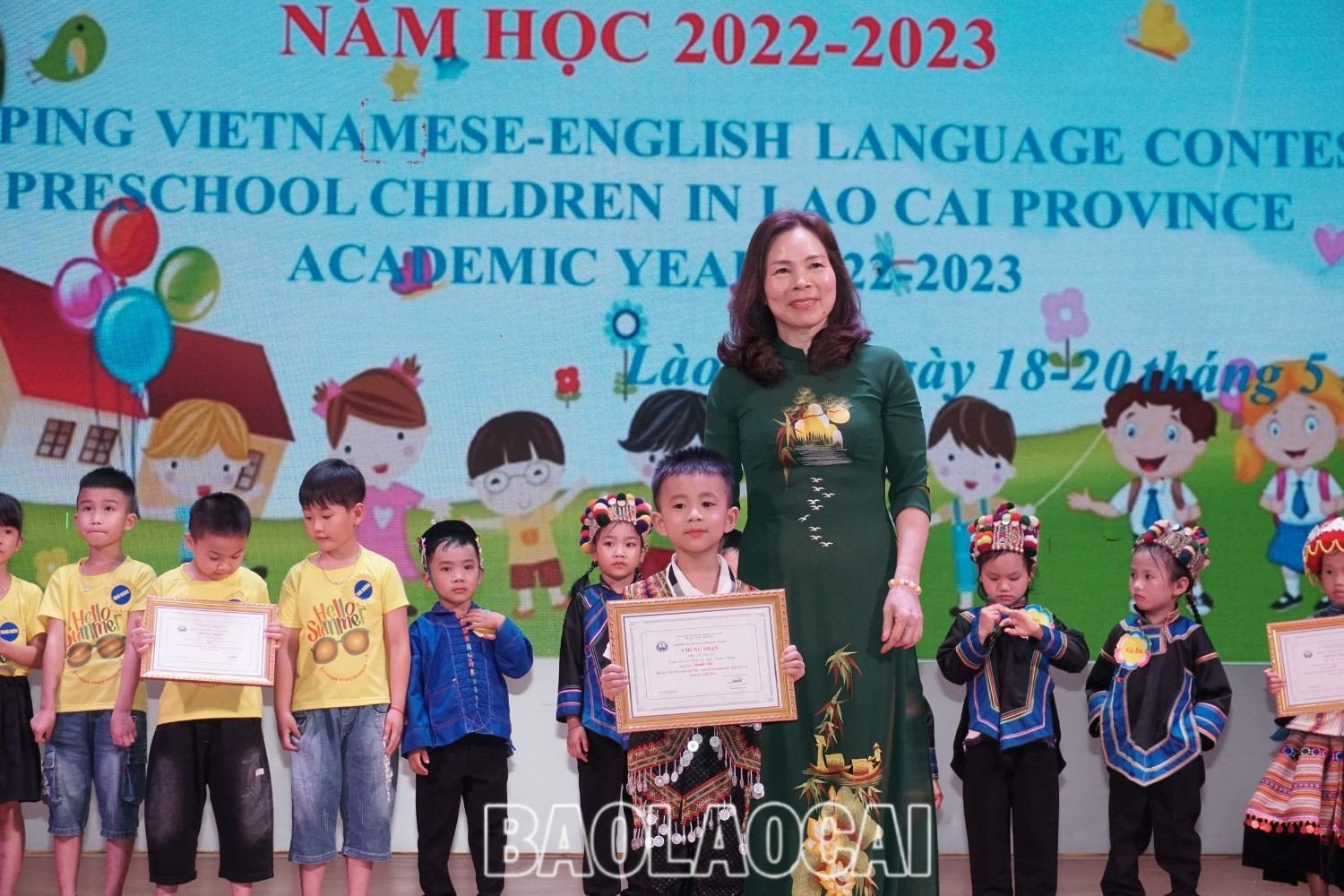 Trao giải xuất sắc cho phần thi cá nhân kỹ năng tiếng Việt. z4358318583781_15d510ca5f78217b7db5a5a5b910bde2.jpg