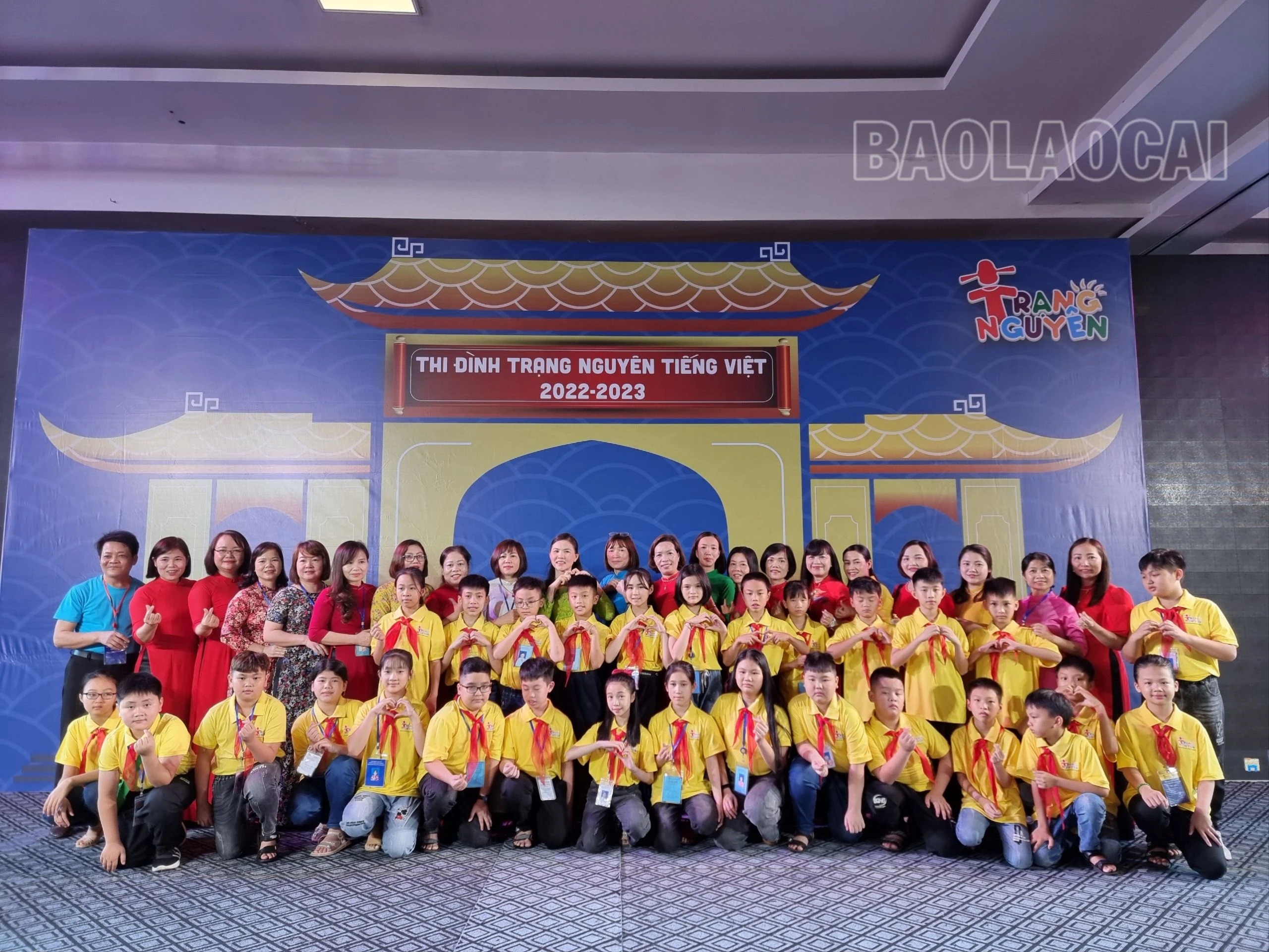 đoàn học sinh Lào Cai.jpg