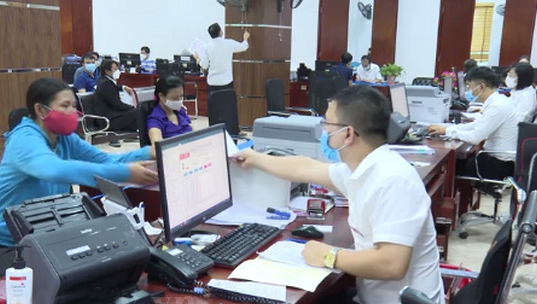 Hoạt động tại Trung tâm Phục vụ hành chính công tỉnh Lào Cai. 2...jpg