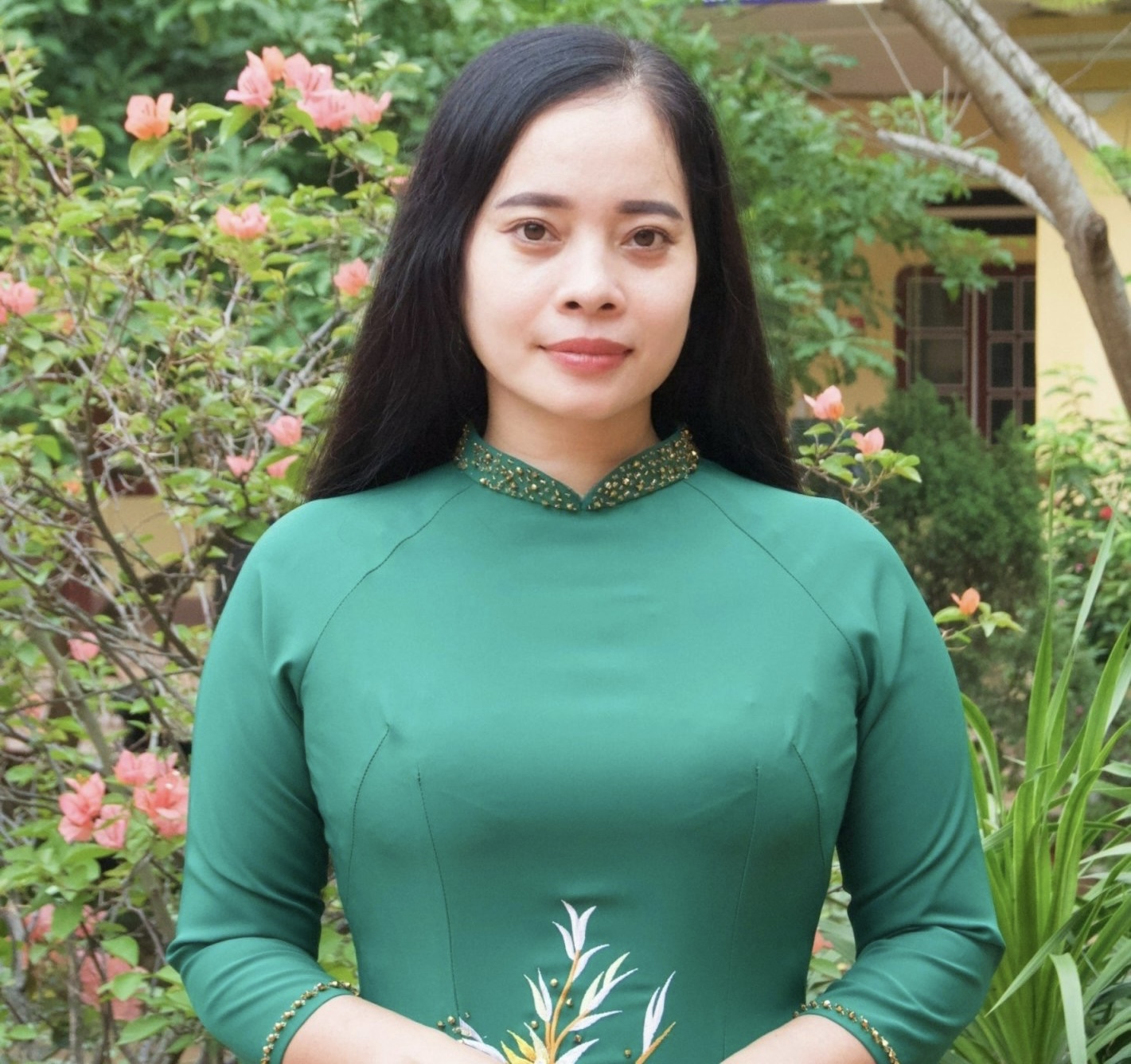 Cô giáo Phạm Thị Hồng Lan, Hiệu trưởng Trường THPT số 2 thành phố Lào Cai. 742A0E54-9F30-4CD5-BCE0-26816058F457.jpeg