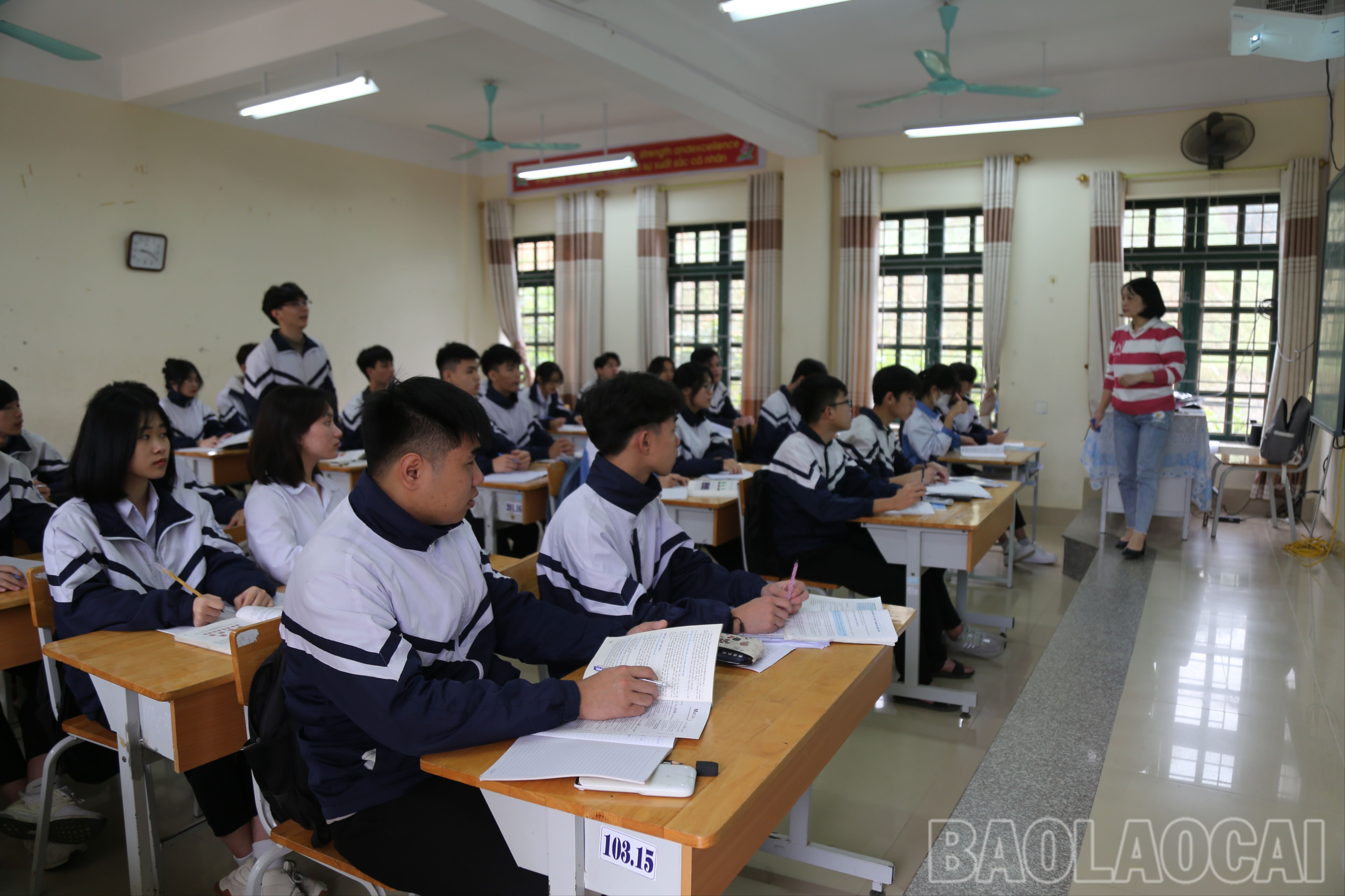 Học sinh khối lớp 12 Trường THPT số 1 huyện Bát Xát ôn thi THPT. IMG_6306.JPG