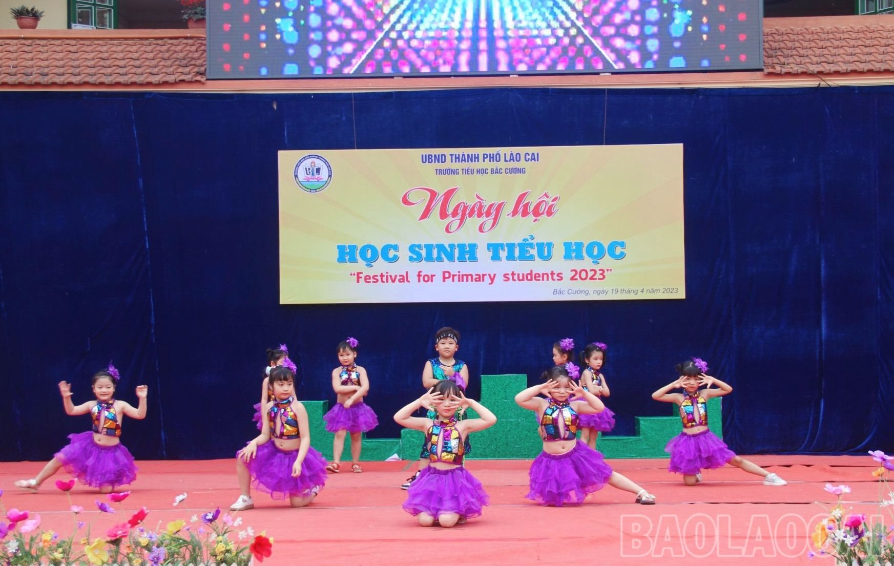 Một tiết mục văn nghệ đặc sắc. z4276674767967_aa5370e607df3014bc6d2a2000d36952.jpg