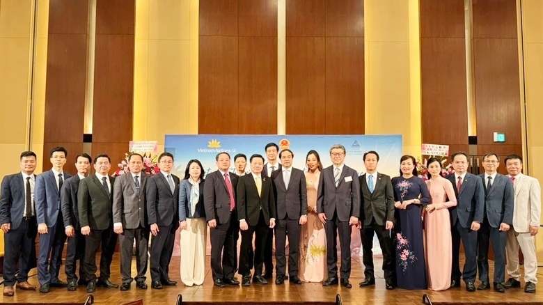 z5375541051960-7ce961cbc56e8354596dc11bd7846de5-5856.jpg