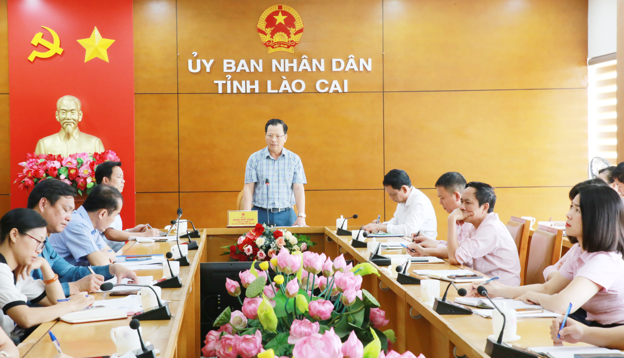 Đồng chí Hoàng Quốc Khánh, Phó Chủ tịch Thường trực UBND tỉnh phát biểu chỉ đạo tại cuộc họp. IMG_8714.JPG