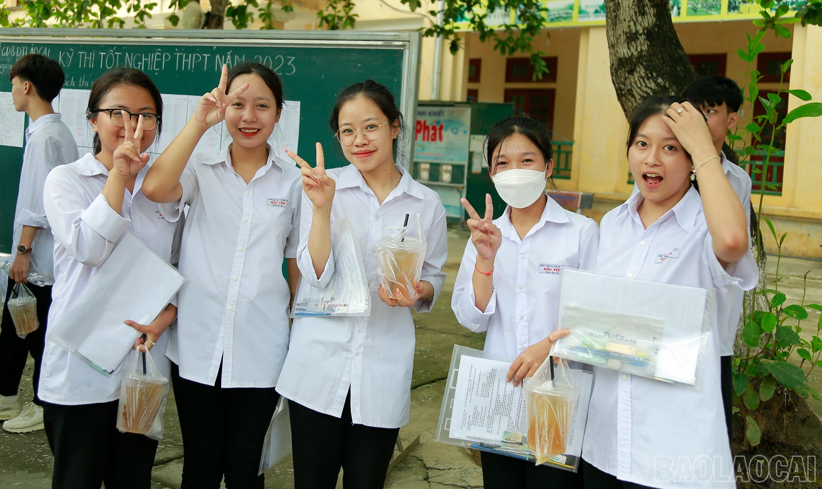 baolaocai_thiby thí sinh phấn khởi vì đề thi vừa sức (6).JPG