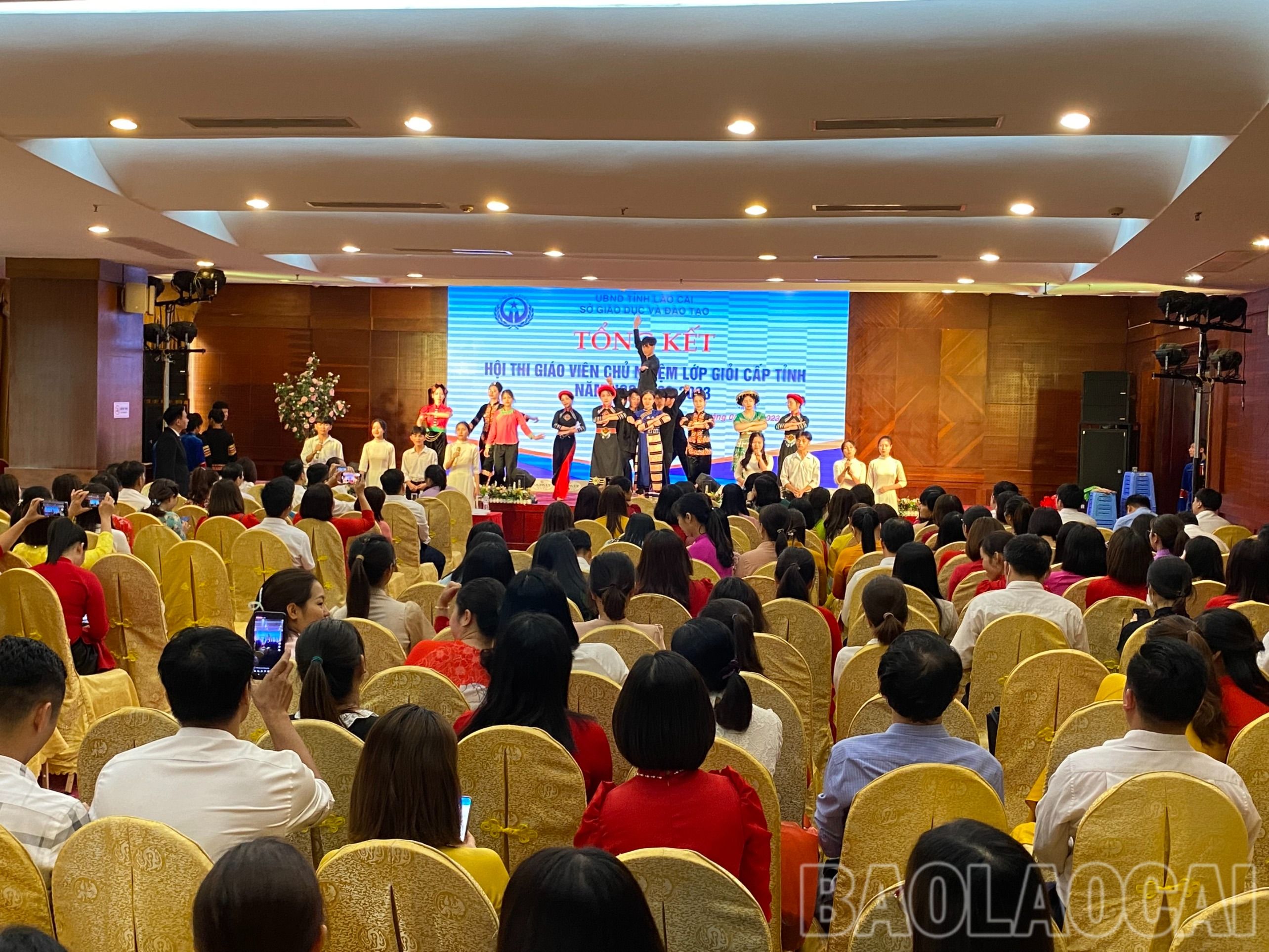 Quang cảnh buổi lễ. z4264463038355_f24c5a2ceb34cc29e5b34caf7fb05cf6.jpg