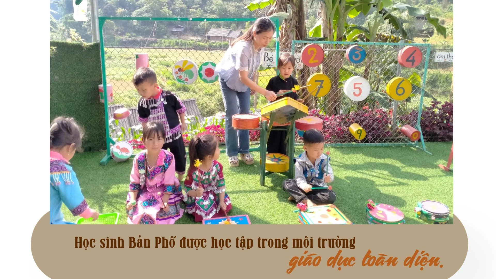 Mong rằng đồng bào các xã miền ngược thi đua với xã Bản Phố trong công việc xóa nạn mù chữ, đồng bào Bản Phố thì nên thi đua học bổ túc văn hóa để nâng cao hơn nữa trình độ hiểu biết của mình... (1).jpg