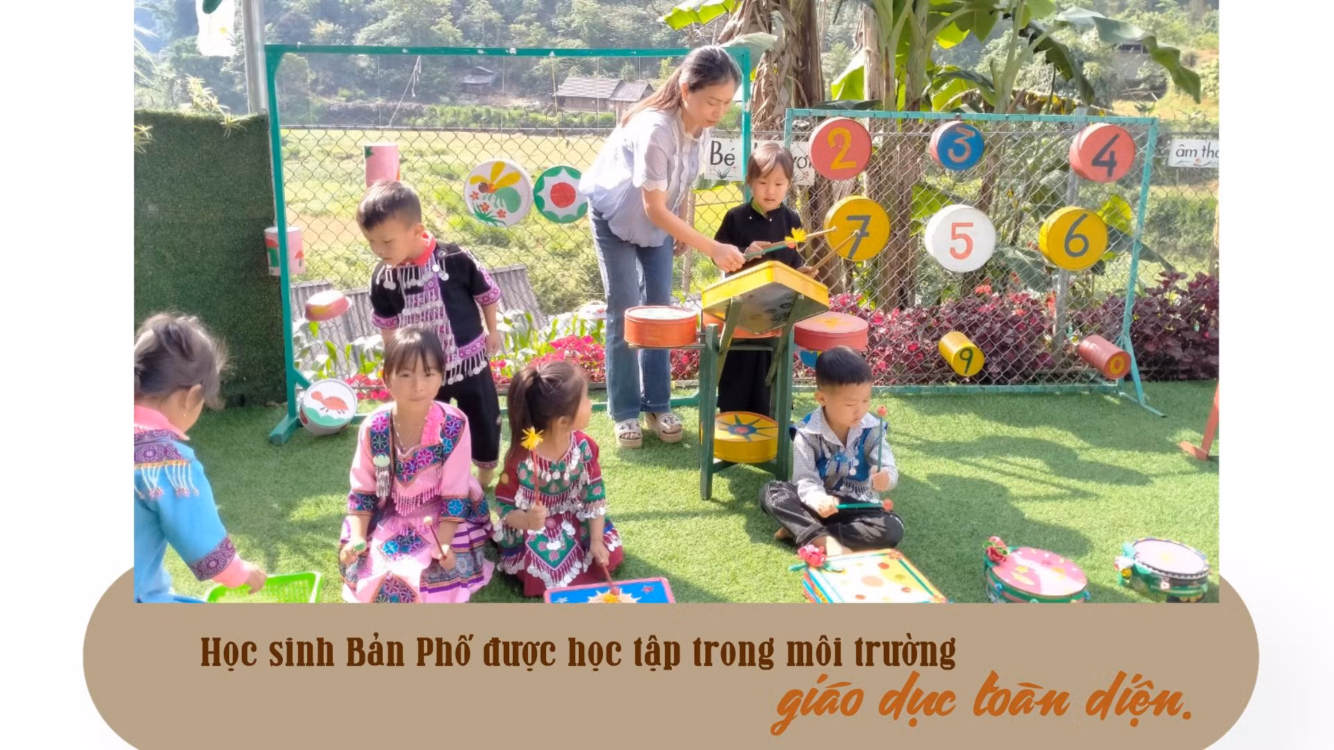 Mong rằng đồng bào các xã miền ngược thi đua với xã Bản Phố trong công việc xóa nạn mù chữ, đồng bào Bản Phố thì nên thi đua học bổ túc văn hóa để nâng cao hơn nữa trình độ hiểu biết của mình... (1).jpg
