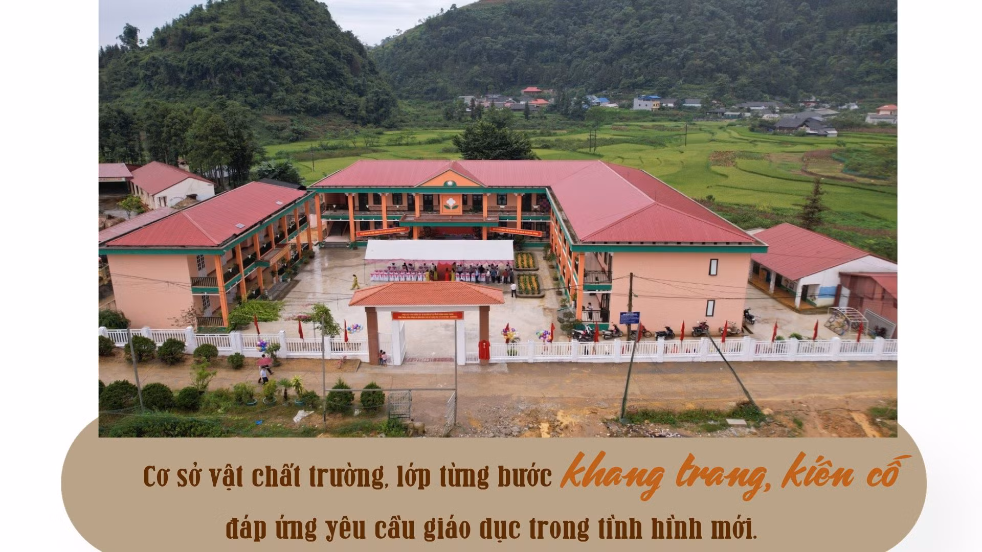 Mong rằng đồng bào các xã miền ngược thi đua với xã Bản Phố trong công việc xóa nạn mù chữ, đồng bào Bản Phố thì nên thi đua học bổ túc văn hóa để nâng cao hơn nữa trình độ hiểu biết của mình... (6).jpg