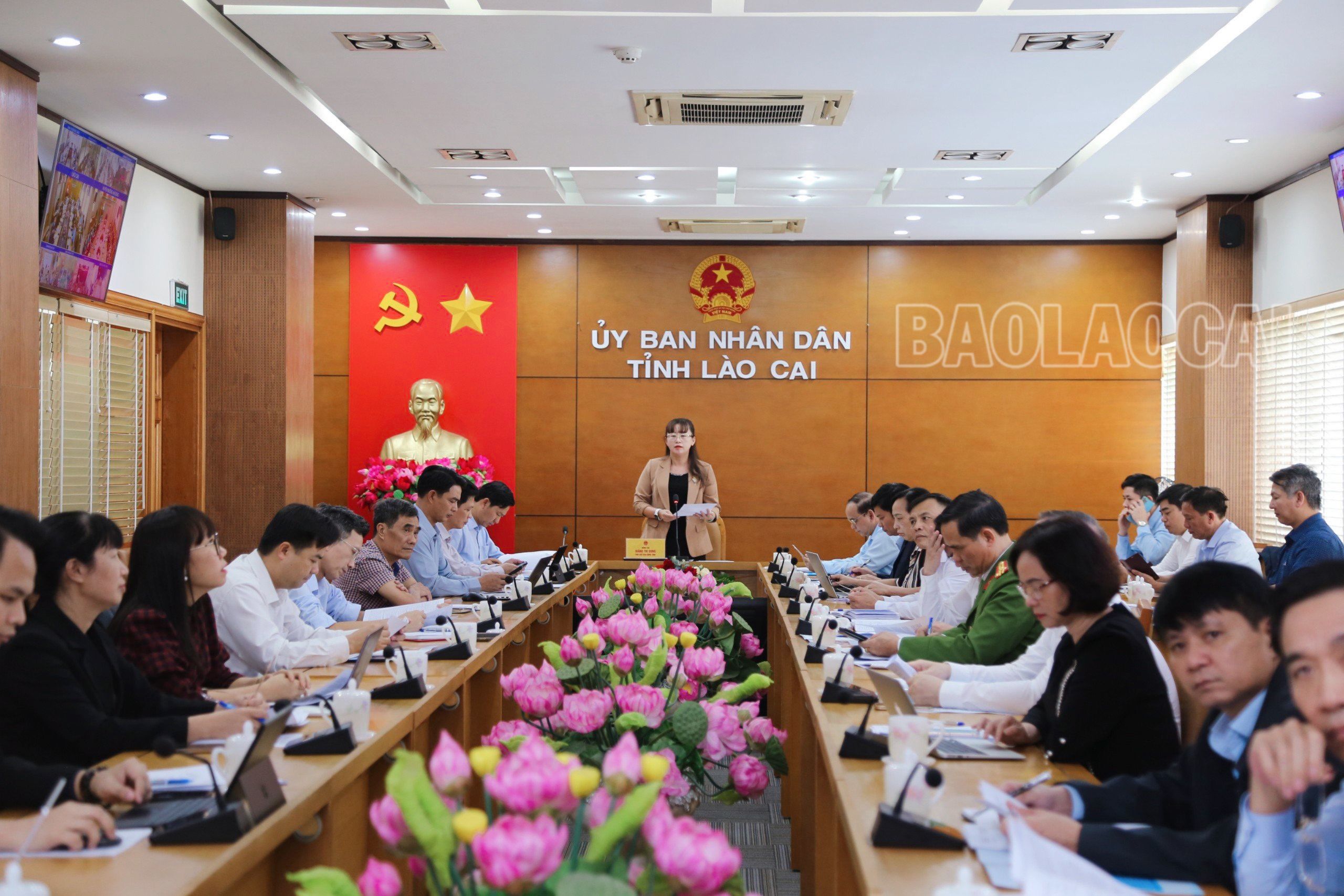 Quang cảnh cuộc họp. 5f0699cd69e9c0b799f81.jpg
